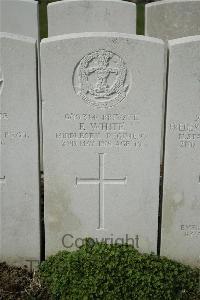 Bailleul Communal Cemetery Extension (Nord) - White, F