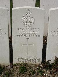Bailleul Communal Cemetery Extension (Nord) - Whittaker, Samuel