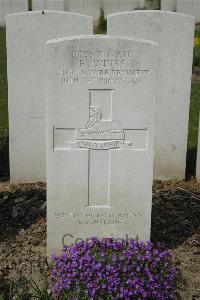 Bailleul Communal Cemetery Extension (Nord) - Winks, Frederick