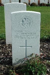 Bailleul Communal Cemetery Extension (Nord) - Winkworth, Walter