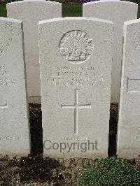 Bailleul Communal Cemetery Extension (Nord) - Woodward, Roy Louis