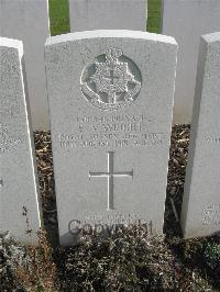 Bailleul Communal Cemetery Extension (Nord) - Wright, Ernest Victor