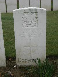 Bailleul Communal Cemetery Extension (Nord) - Wright, R