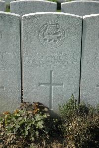 Bailleul Communal Cemetery Extension (Nord) - Wylie, J