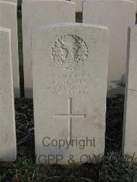 Bailleul Communal Cemetery Extension (Nord) - Yeates, H