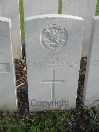 Bailleul Communal Cemetery Extension (Nord) - York, Alfred