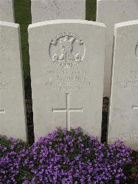 Bailleul Communal Cemetery Extension (Nord) - Young, J F