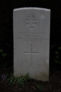 Bailleul Communal Cemetery (Nord) - Acton, Reginald