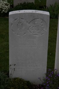 Bailleul Communal Cemetery (Nord) - Acton, S