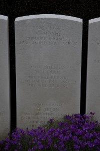 Bailleul Communal Cemetery (Nord) - Allan, T