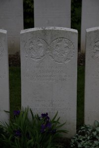 Bailleul Communal Cemetery (Nord) - Anderson, J