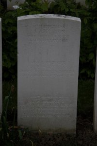 Bailleul Communal Cemetery (Nord) - Appleton, J