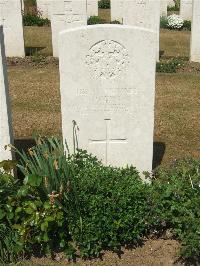 Beauval Communal Cemetery - Johnston, Thomas