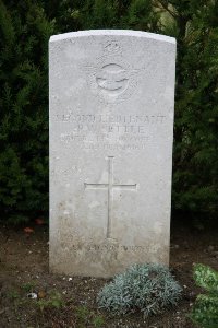 Beauval Communal Cemetery - Settle, Reginald William