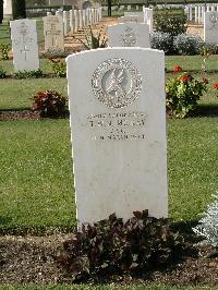 Heliopolis War Cemetery - McKay, T W N