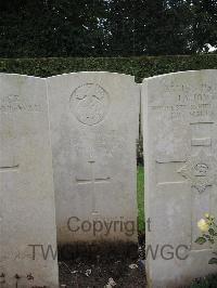 Doullens Communal Cemetery Extension No.1 - Howie, Andrew