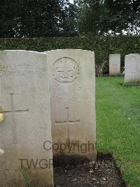 Doullens Communal Cemetery Extension No.1 - Skelton, S