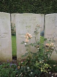 Doullens Communal Cemetery Extension No.1 - Woollford, Gordon Bruce