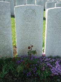 Gezaincourt Communal Cemetery Extension - Morgan, Thomas Henry