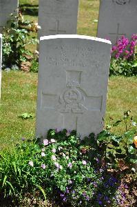 Gouzeaucourt New British Cemetery - Sene, W