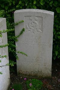 Esnes Communal Cemetery - Ade, S G