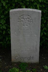 Esnes Communal Cemetery - Donnelly, T