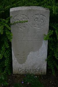Esnes Communal Cemetery - Elliott, George Frank