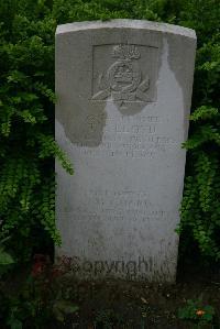 Esnes Communal Cemetery - Guard, J G
