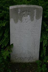Esnes Communal Cemetery - Gunstone, A J