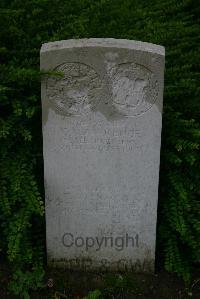 Esnes Communal Cemetery - Lawrence, G