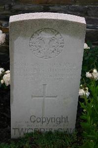 Le Vertannoy British Cemetery Hinges - Bowman, Andrew