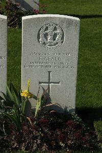 Delsaux Farm Cemetery Beugny - Geale, F