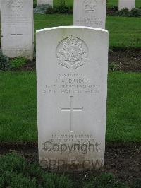 Cite Bonjean Military Cemetery Armentieres - Aldridge, J