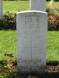 Cite Bonjean Military Cemetery Armentieres - Berry, T