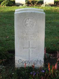 Cite Bonjean Military Cemetery Armentieres - Davies, T