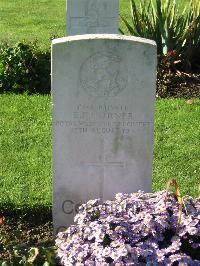Cite Bonjean Military Cemetery Armentieres - Turner, E F