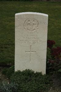 Philosophe British Cemetery Mazingarbe - Barnard, T