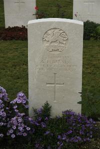 Philosophe British Cemetery Mazingarbe - Barnes, G F