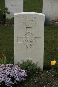 Philosophe British Cemetery Mazingarbe - Bayes, W