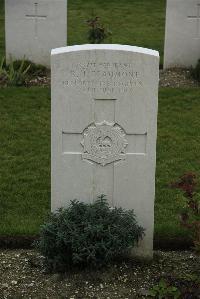 Philosophe British Cemetery Mazingarbe - Beaumont, R J