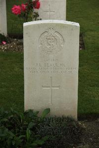 Philosophe British Cemetery Mazingarbe - Black, James Elliot