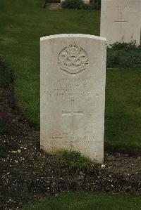 Philosophe British Cemetery Mazingarbe - Blower, Lewis