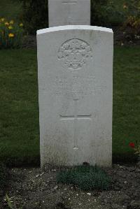 Philosophe British Cemetery Mazingarbe - Brown, P