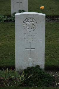 Philosophe British Cemetery Mazingarbe - Byrne, George