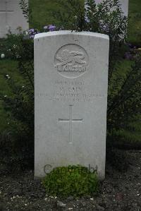Philosophe British Cemetery Mazingarbe - Cain, M