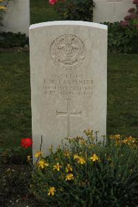Philosophe British Cemetery Mazingarbe - Carpenter, J W