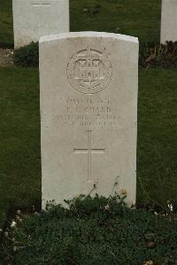 Philosophe British Cemetery Mazingarbe - Chard, T C