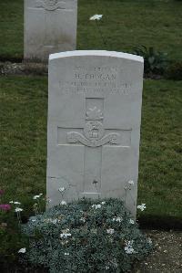 Philosophe British Cemetery Mazingarbe - Coogan, H