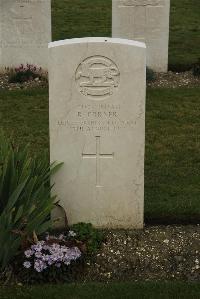Philosophe British Cemetery Mazingarbe - Corner, R
