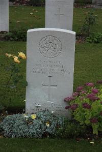 Philosophe British Cemetery Mazingarbe - Cowie, William
